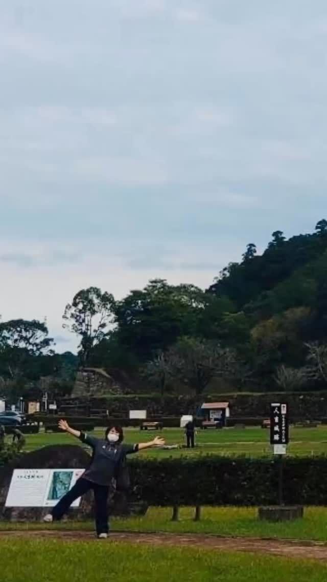 心のデイナイトケア　温泉の森　プログラム
毎月恒例のプチ旅行！
今回はお隣の熊本県　人吉市へ！

ランチは「天ぷら刺身定食」に舌鼓😋
満腹になった後は、人吉クラフトパークからの人吉城歴史館を散策🚶🚶‍♀️🚶‍♂️
眺めが最高でした！

人吉温泉物産館にも立ち寄って、買い物したり、青井神社を散策⛩️
足湯に浸かって、のんびりリフレッシュ！
途中多少のトラブルはあったものの、今回も充実した旅になりました！
ご参加頂いた皆さま、ありがとうございました！
次回もお楽しみに🍀＊°

心のデイナイトケア　温泉の森では、治療の継続や社会生活力の回復を目的として、様々なプログラムを提供しております。

#温泉の森
#人吉
#プチ旅行