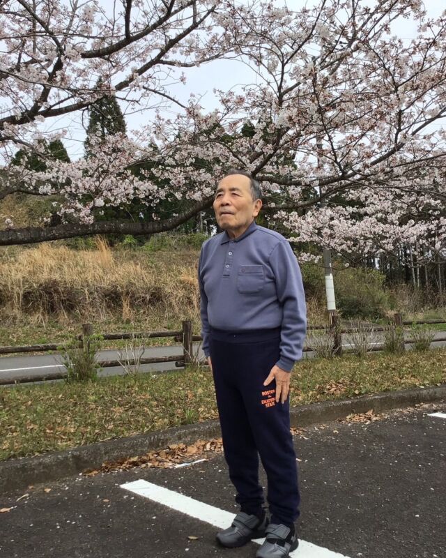.
.
.
寛容会のグループホームお花見ツアー編
.
.
.
#グループホーム 癒しの森🌳🌳
#お花見 
#トライブ 🌸✨GOGO🚗✨
#懐かしい場所
#懐かしい話
#最高の時間となりました
.
.
.
待ちに待ったお花見ドライブ！🌸🚗

朝から皆さん、そわそわ・うきうき🎶
「今日は何時から出かけるの？」「この洋服でよかけ」
と、春のお出かけに心を弾ませる声が
あちこちから聞こえてきました。
.
満開の桜を眺めながらのドライブは、
まるで春の中を旅しているよう。
.
懐かしい風景に「昔ここに来たね」と、
思い出話にも花が咲きました。
.
外の空気と季節の色を感じて、
心までぽかぽか。
皆さんの笑顔がなによりの春の贈り物です。
.
#グループホーム
#認知症対応型共同生活介護
#グループホーム癒しの森
#グループホームの日常
#花見ドライブ
#春の訪れ
#笑顔の時間
#満開の桜とともに