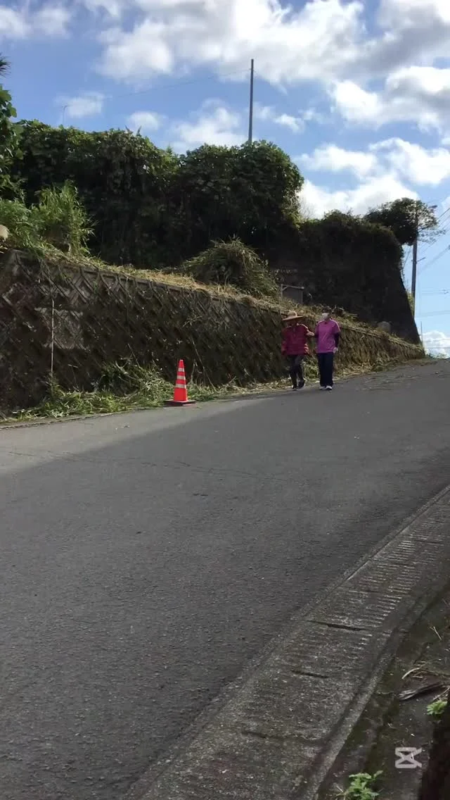 .
.
.
寛容会の歩行訓練のヒトコマ。
.
.
.
#介護老人保健施設 さくらんぼ🍒
#お外 で
#歩行訓練 を
#頑張る利用者様 🏃✨
.
.
.
上り坂も下り坂もスイスイ☺️🔥💪

きついけど楽しかったー！😆
.
頑張ったぶん気持ちもスッキリ🌟🌟🌟
.
.
.
.
#高齢者リハビリ 
#高齢者施設 
#鹿児島介護 
#レクリエーション