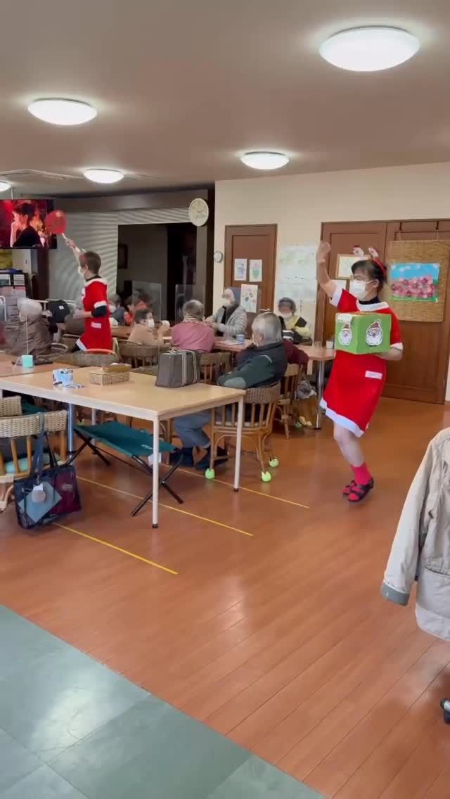 .
.
.
寛容会の忘年会のヒトコマ。
.
.
.
#デイサービス 森🌳🌳🌳
#忘年会 を開催しました☺️🎶
#今年一年ありがとう の気持ちを込めて💞
#お菓子くじ引き に
#ビンゴ大会 開催🌟
.
.
.
毎年恒例の🫶大忘年会開催💞
笑顔いっぱい😆😆😆
.
デイサービス森は
元気いっぱい賑やか賑やか🎶
.
.
.
#鹿児島介護 
#通所介護 
#リハビリ 
#介護予防