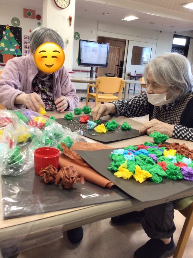 .
.
.
寛容会のクリスマスにむけてのヒトコマ。
.
.
.
#介護老人保健施設 さくらんぼ🍒
#クリスマス にむけて🎶🎅
#制作活動 ✂️
#おはながみ で
#かわいい 
#クリスマスツリー の出来上がり🎄
.
.
.
とっても鮮やかで
かわいいツリーの完成🙌✨
.
利用者様の気分も
クリスマスモード🎅🎄🌟
ワクワクしちゃいますね💖
.
.
.
.
#鹿児島
#介護施設 
#高齢者レク 
#リハビリ