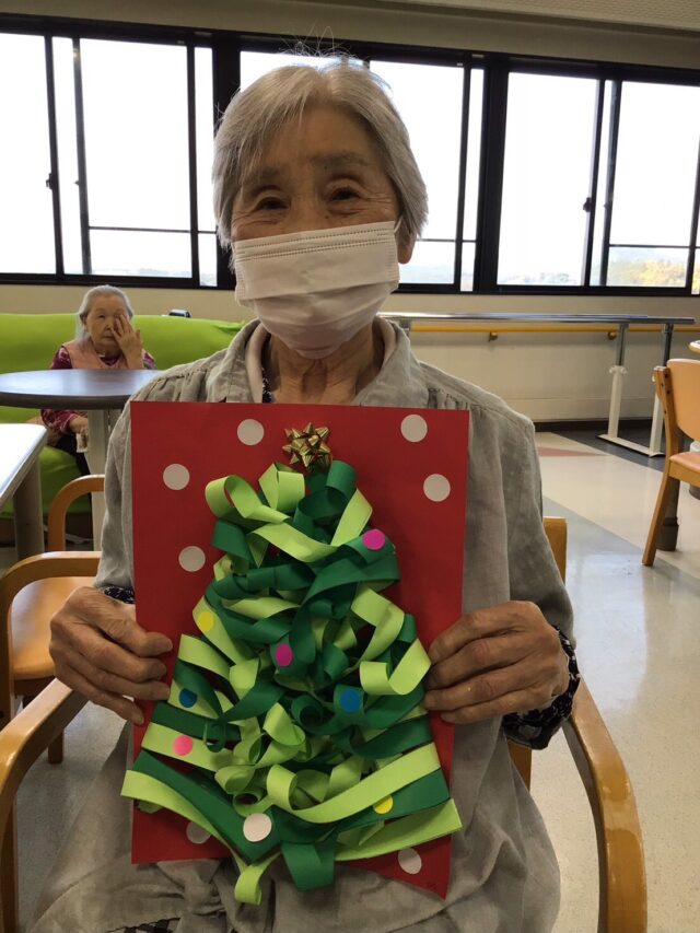 .
.
.
寛容会のクリスマス工作のヒトコマ。
.
.
.
#介護老人保健施設 さくらんぼ🍒
#クリスマス 
#手工芸作品 の
#できあがり 🎄🌟
#とっても上手にできました💮 
.
.
.
もう少しでクリスマス🎄✨🎅
.
先日の1Lフロアに引き続き
2Lフロアもとってもかわいい
クリスマスツリーの作品を
作っていました👏✨
.
.
.
.
