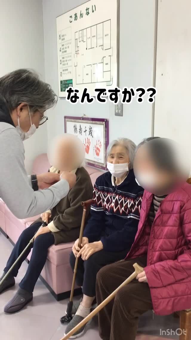 .
.
.
寛容会の春がきたヒトコマ。
.
.
.
#介護老人保健施設 さくらんぼ🍒
#鹿児島 
#春が来た🌸 
#つくし を発見したので🎶
#利用者 様にお届け😆💞💞💞
.
.
.
子供の頃や田んぼや畑で作業する時に
よく見かけていた『つくし』☺️🌟
目で見てさわって匂いをかいで
昔をなつかしんでみんなで熱唱👍💕
.
春さいこー！！！