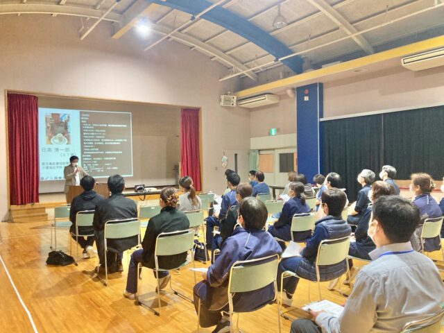 .
.
.
寛容会の学びのヒトコマ。
.
.
.
#鹿児島県 
#介護福祉士会 より講師をお招きし
#事故防止 研修を開催しました🫡📝🌟
#ky訓練 を日頃の業務にも活かしたい❤️‍🔥👍
#利用者様が安心して過ごせるように 😌💓
.
.
.
４月２９日
鹿児島県介護福祉士会より
日高先生（医療技術専門学校）をお招きし
事故防止研修を開催致しました🌟
@kaigofukushishikai46 
@kago_igisen 
.
危険予知トレーニングを行い
日頃の業務の中で危険を察知する力を養いました💪
.
スタッフで気付きを話し合い
リスクマネジメントに対する意識が高まりました😆✨
.
スタッフからも『明日から実践してみよう！』
『体制を見直してみよう！』などなど
声がきかれました🫶🎶
.
日高先生、介護福祉士会様
ありがとうございました🙇✨
.
.